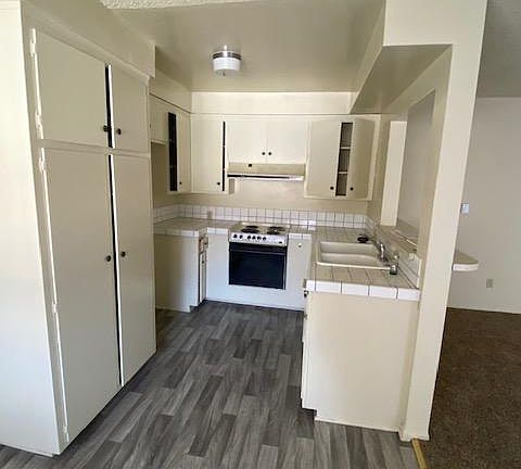 4th image of 3031 Montrose Ave APT 16