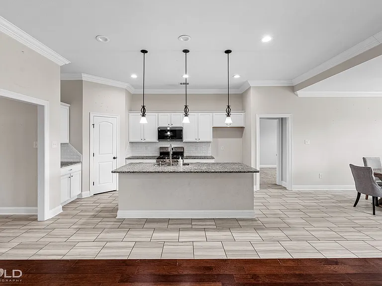 1943 Valdemar Pl — Photo 19