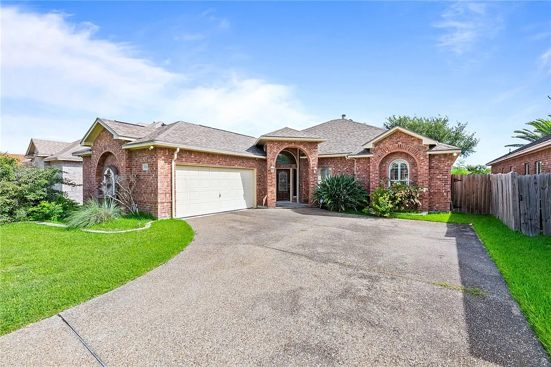 4 bed, 3.0 bath, 2310 sqft, $2,650 — Photo 1