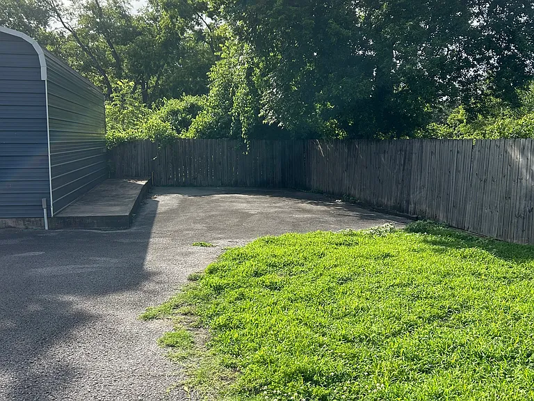 519 Snyder Ave #B — Photo 14