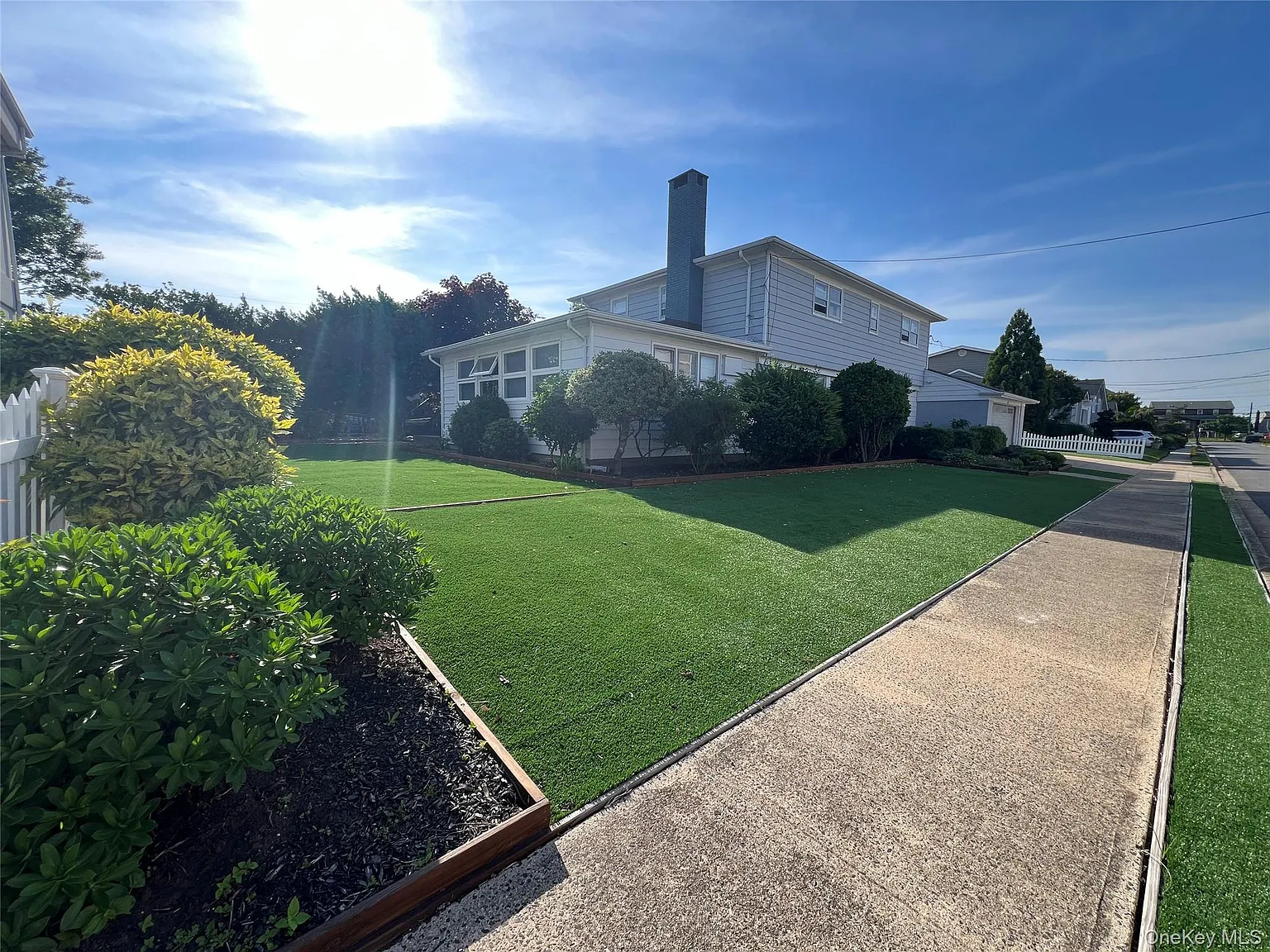 5 bed, 3.0 bath, 2568 sqft, $6,100 — Photo 1