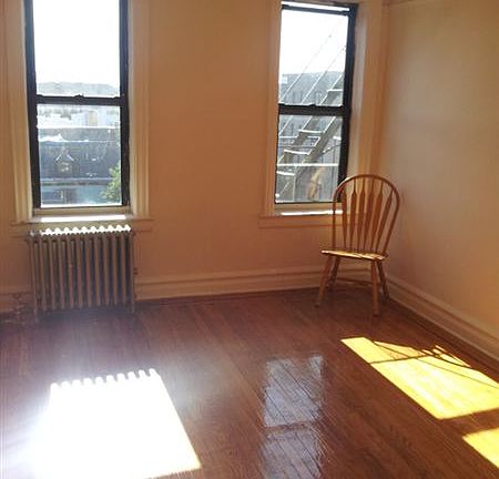 135 Clarkson Ave (F4) F