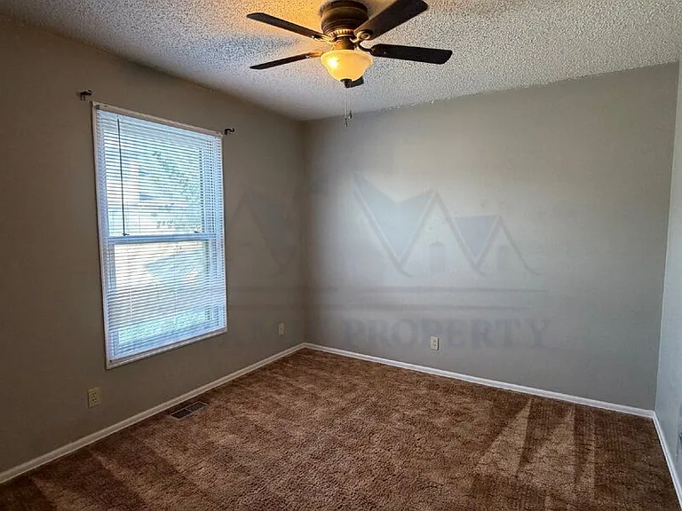 1905 Alsop Ln — Photo 14