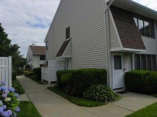 1st image of 20 Laurel Ave APT 19