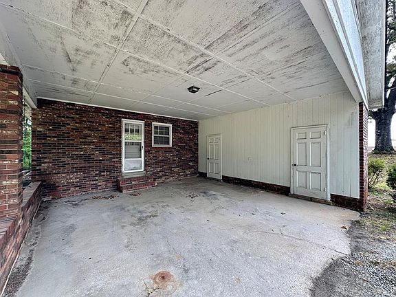 3rd image of 412 Northside Dr W