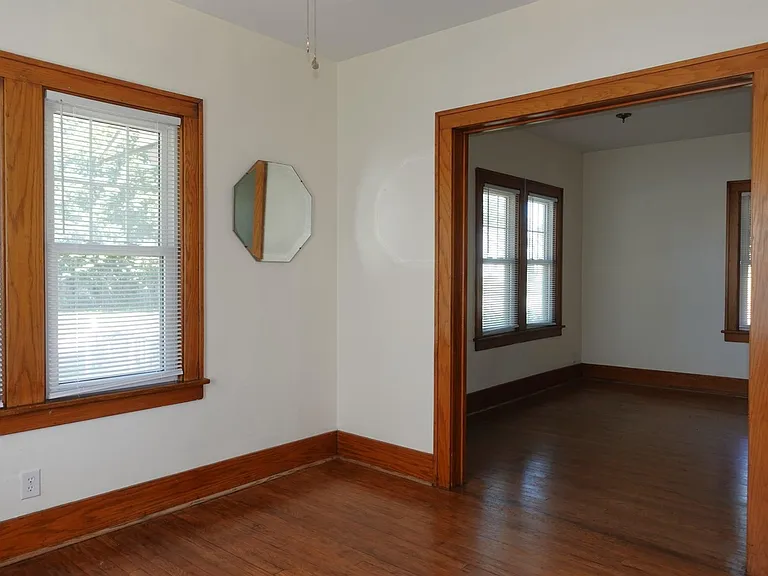 914 E Losey St — Photo 24
