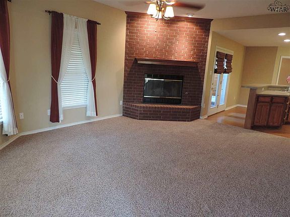 2nd image of 16 Park Place Cir