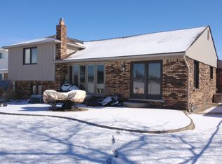 35601 Marina Dr, Sterling Heights, MI 48312