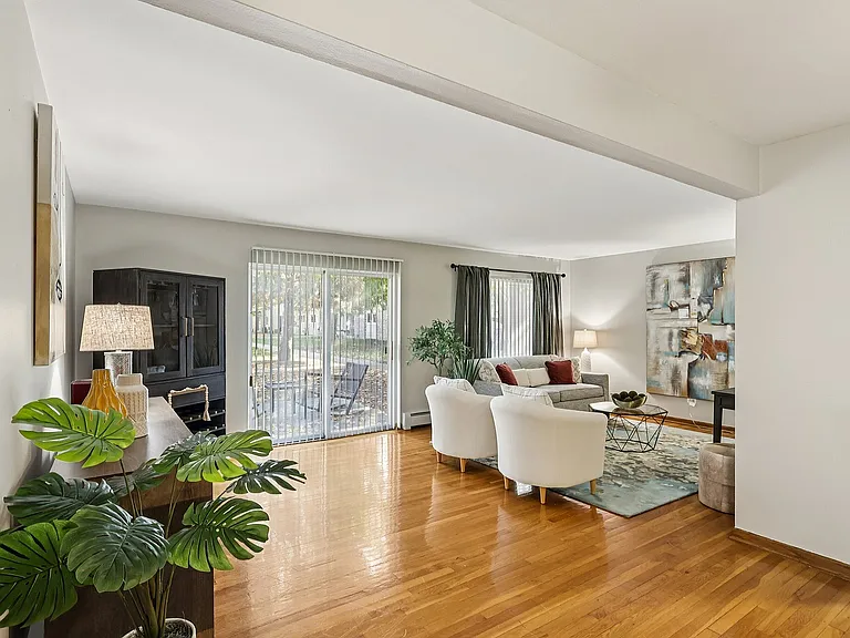 3-web-or-mls-Kennedy Dr-S0611-003