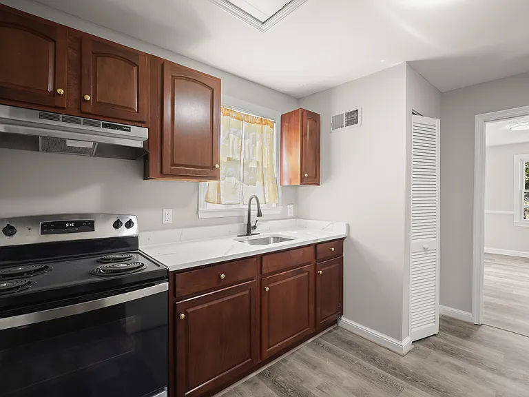 7520 Burgess Ln — Photo 6