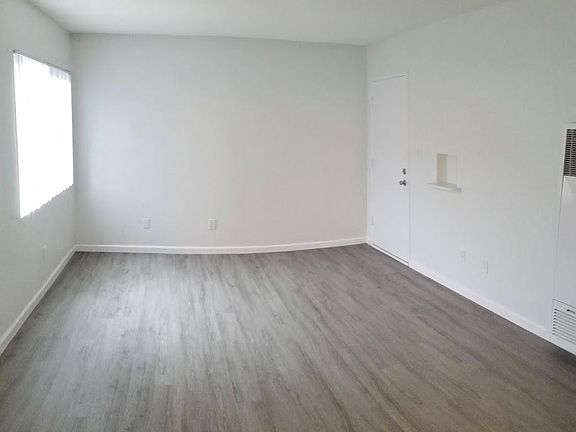 4th image of 4390 Temecula St #1