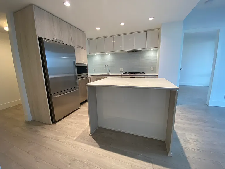 680 Seylynn Cres #1604 — Photo 2