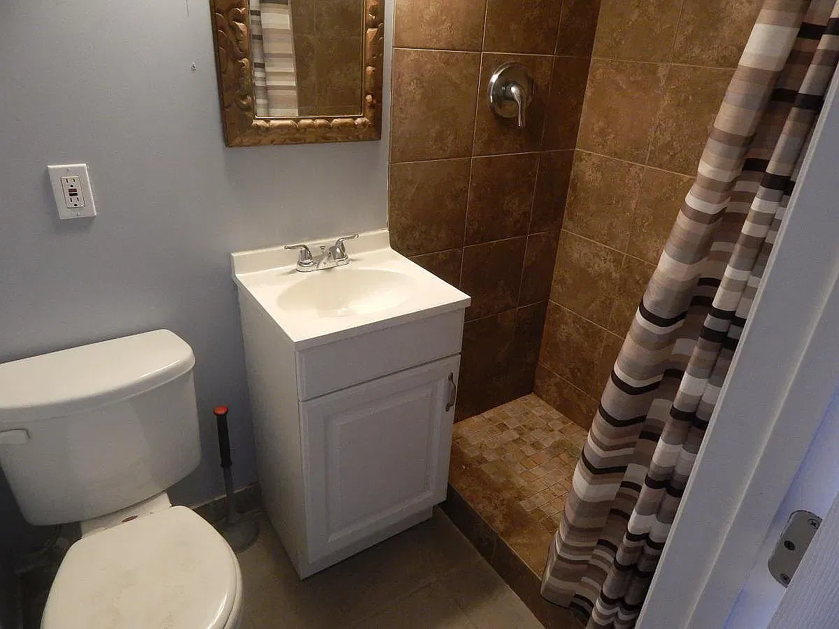 Studio, 210 sqft, $1,700 — Photo 4
