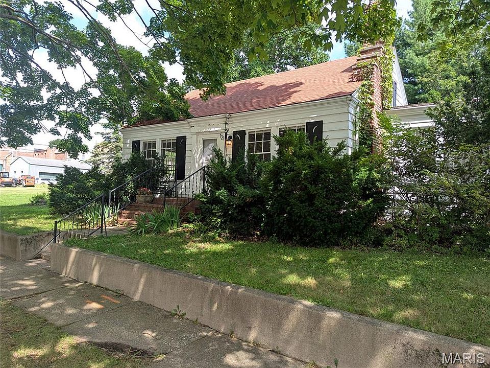 1st image of 121 E South Ave