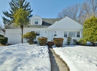 102 Lefferts Rd, Garden City, NY 11530