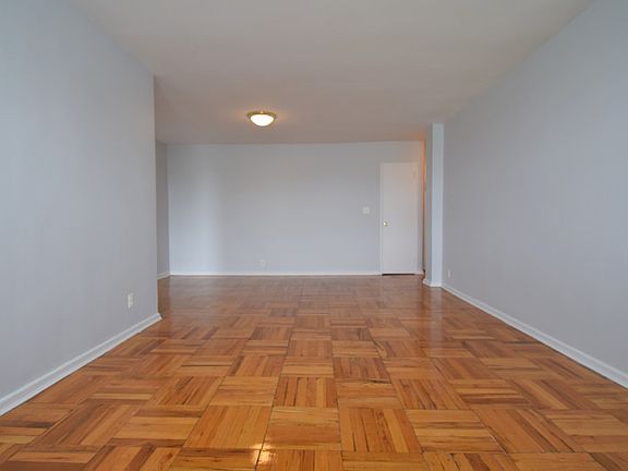 Harbor House - Living Room - H29-05C