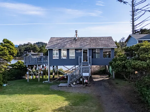 6055 4th St NW, Tillamook, OR 97141