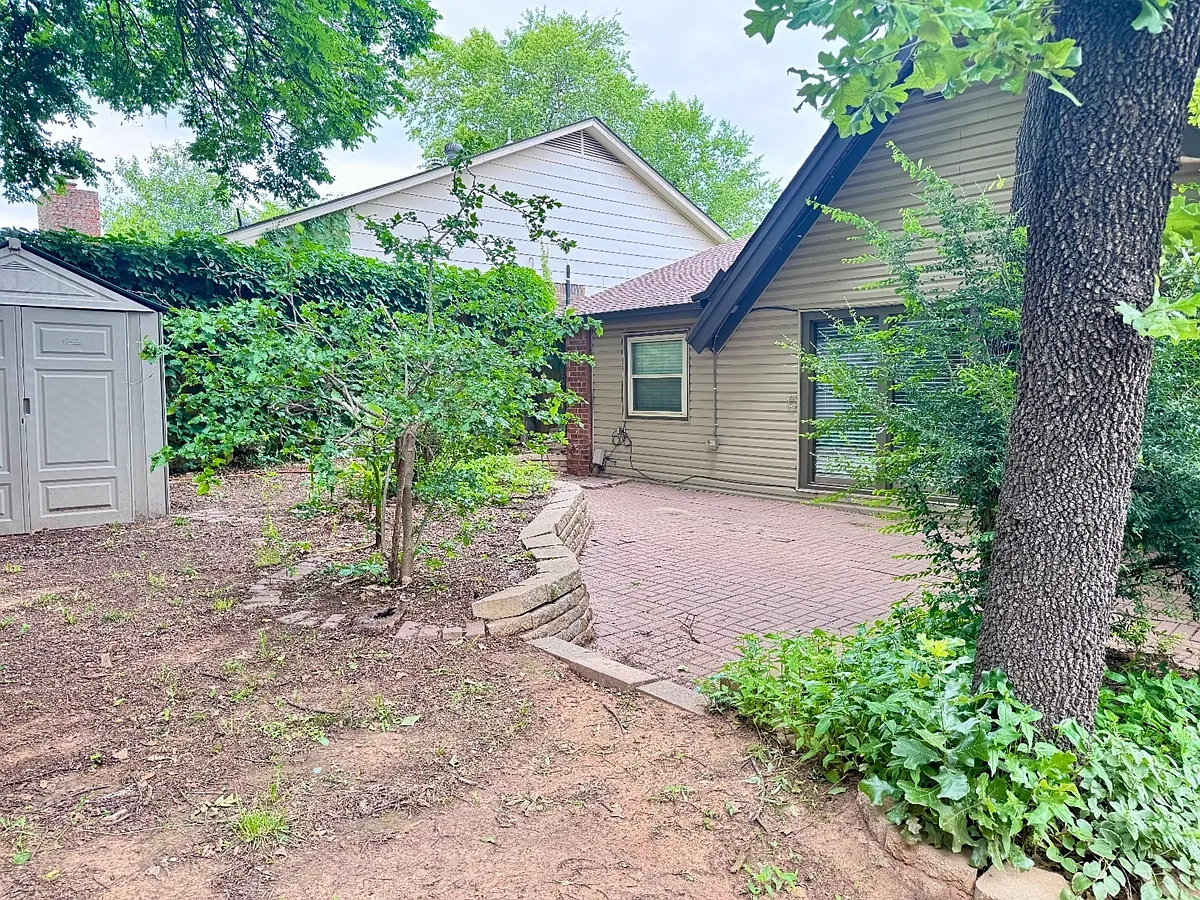 NE 142nd Cir_3812 - 1 — Photo 3