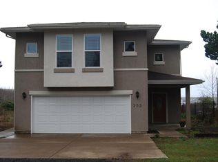 255 SE Hazelton Pl, Depoe Bay, OR 97341