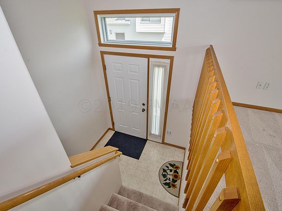 3rd image of 1423 Suntree Dr