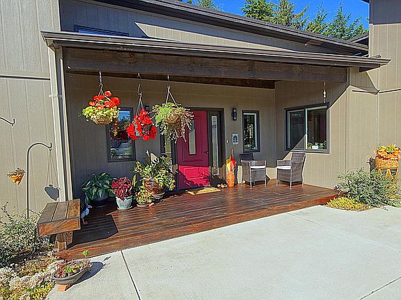 4th image of 420 SE 43rd St