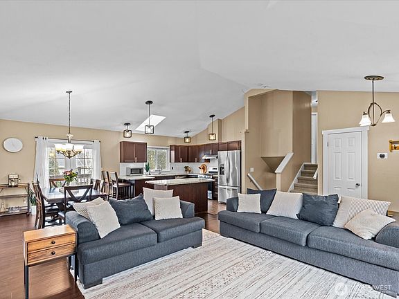 3rd image of 9517 53rd Avenue NE