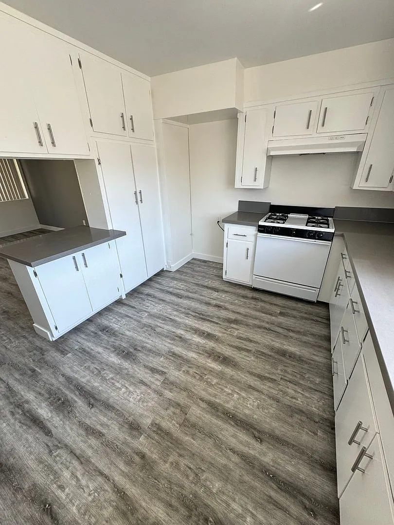 2120 Vanderbilt Lane, Redondo Beach, CA. — Photo 2