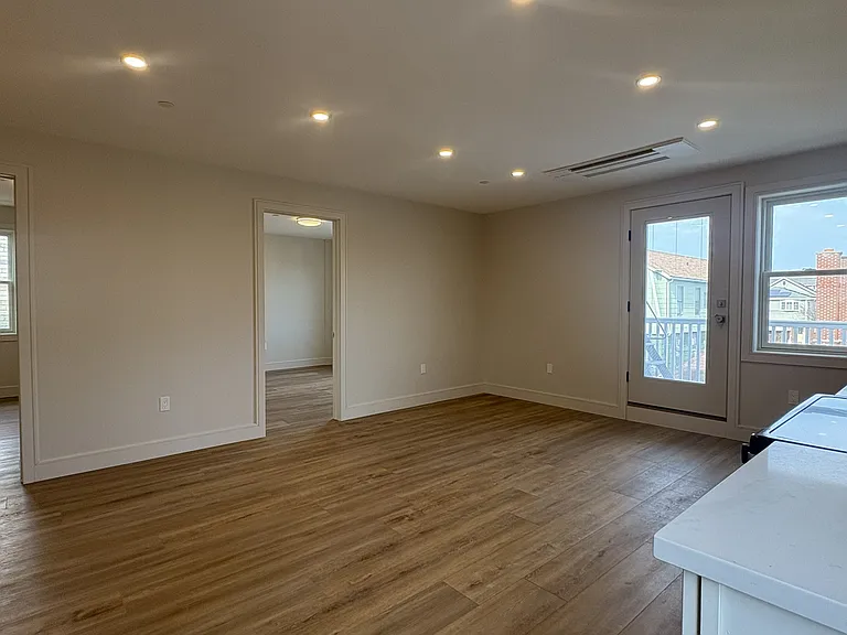 512 Beach 130 St #2B — Photo 4