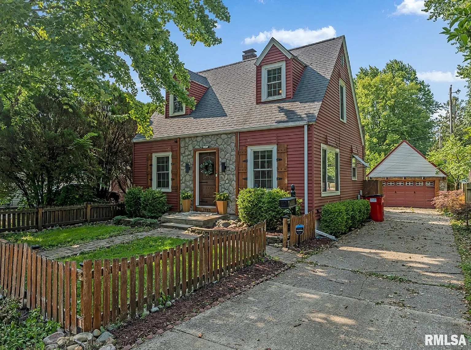 1115 W Columbia Ave photo 1