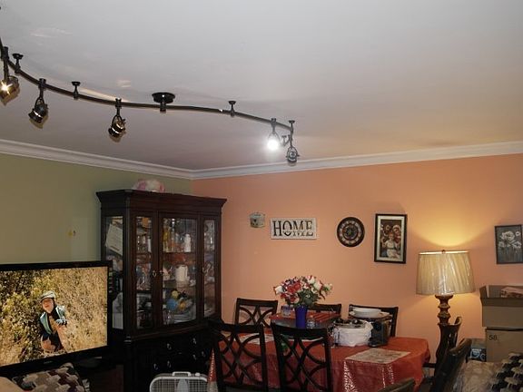 4th image of 1221 Mulford St