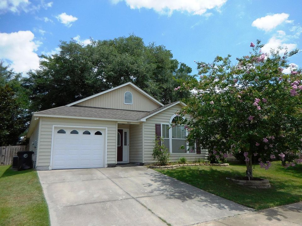 1st image of 782 Brooke Manor Dr