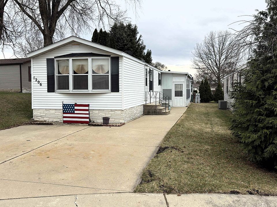 1st image of 1206 Spring Cir