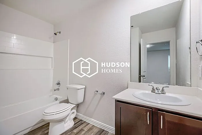 4525 Metropolitan Ave — Photo 9