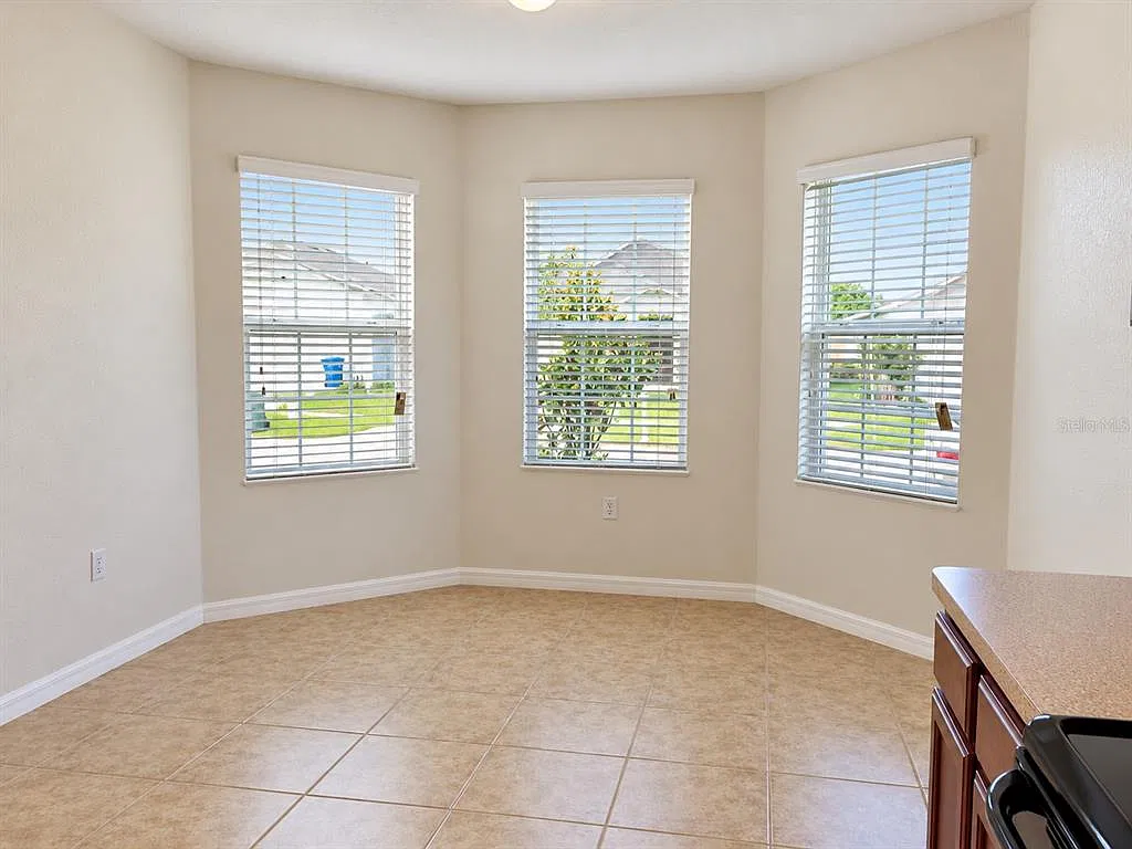 3 bed, 2.0 bath, 1700 sqft, $1,795 — Photo 3
