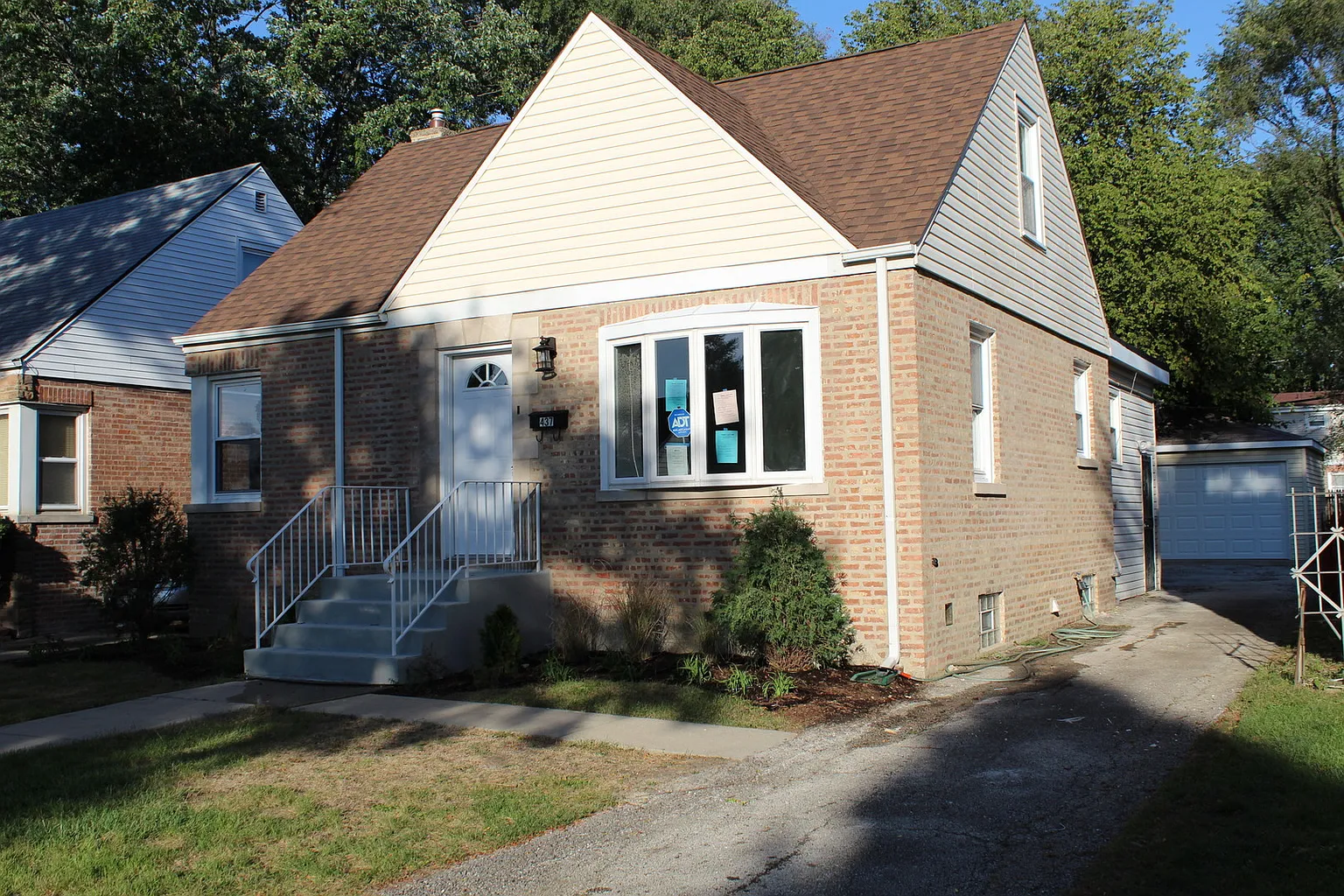 437 Frederick Ave photo 1