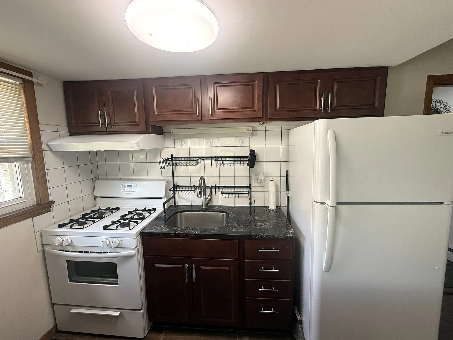 1 bed, 650 sqft, $1,600 — Photo 2