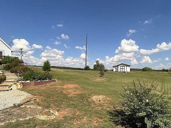 4th image of 22 Brenda Jean St