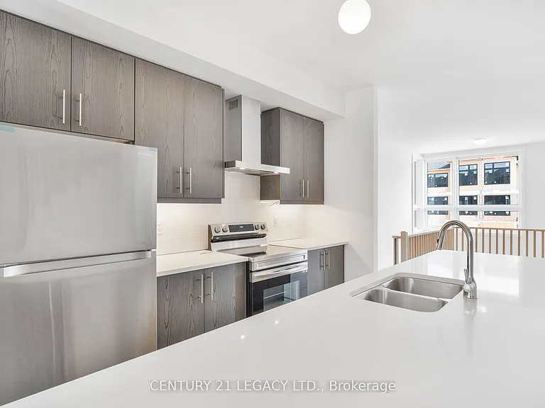 131 Blue Forest Cres — Photo 9
