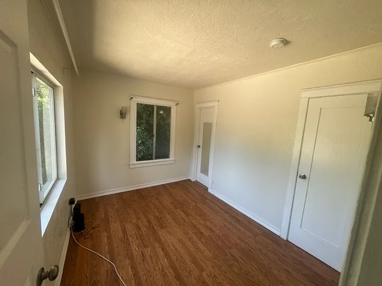 1449 Angelus Ave — Photo 8