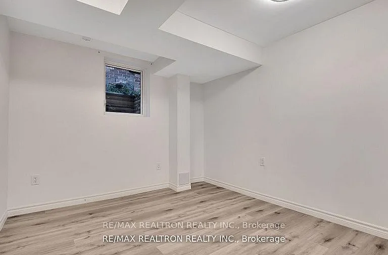 4 Oceanpearl Cres — Photo 9