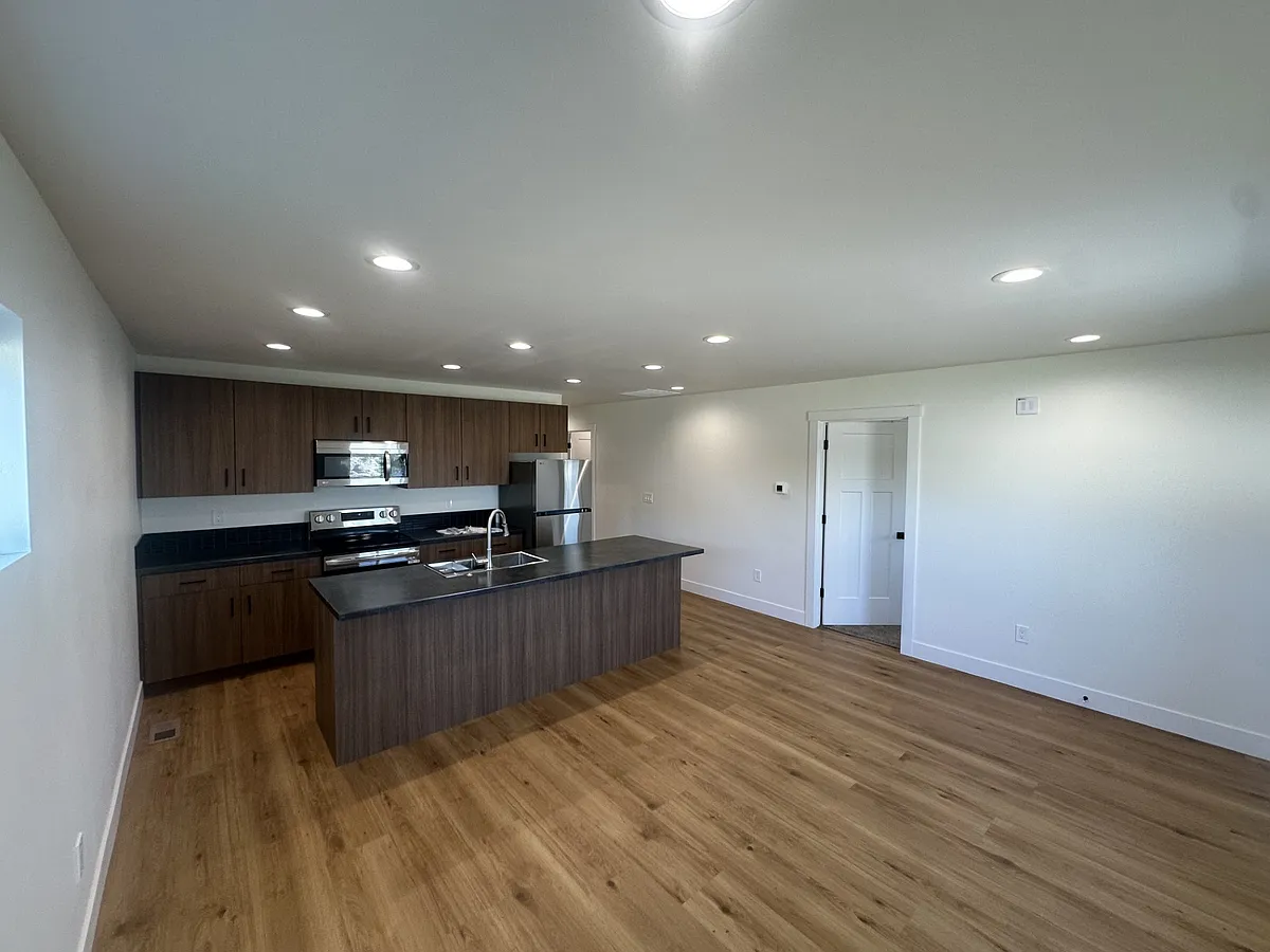 Building Photo - 701 Schodde Ave #C