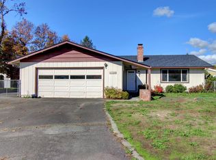 1106 Omaha Dr, Grants Pass, OR 97527