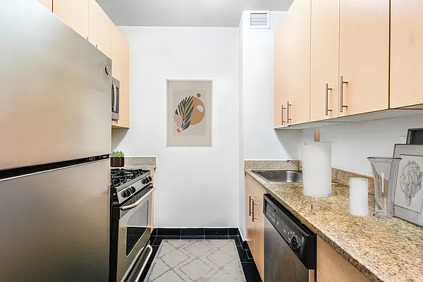 Rented by Aura NYC LLC | media 9