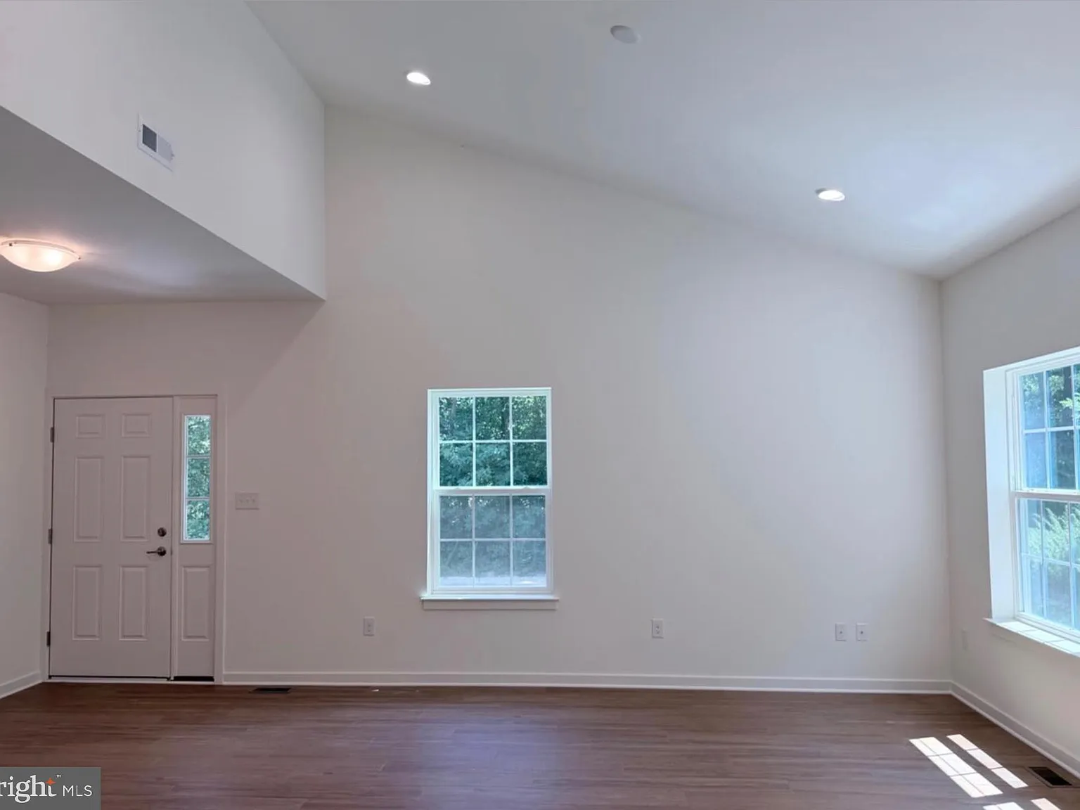 3 bed, 3.5 bath, 1680 sqft, $3,900 — Photo 4