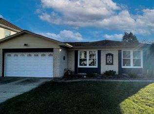 1819 W Magnolia Ln, Mount Prospect, IL 60056