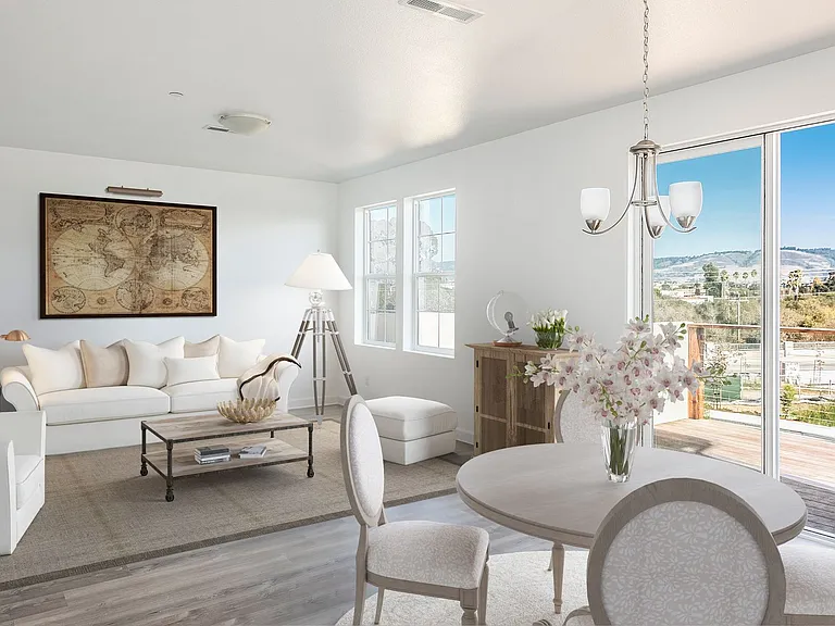 23 Blackbird Cir — Photo 2