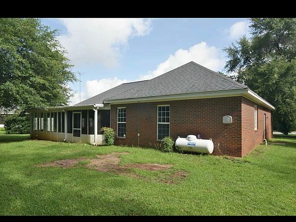 3rd image of 106 Fair Oaks Ct