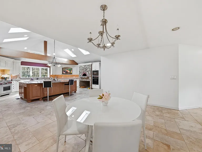 7 Monroe Pl — Photo 13