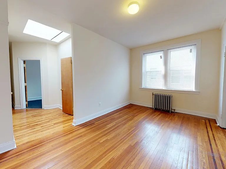 Royal Chester Apartments — Photo 1