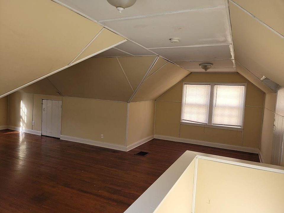 1st image of 319 Sandalwood Dr